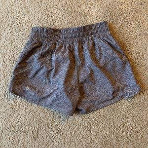 Lululemon Tracker V shorts 4”🍋